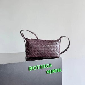 보테가 베네타 26SS 트레블러 파우치 다크 바롤로