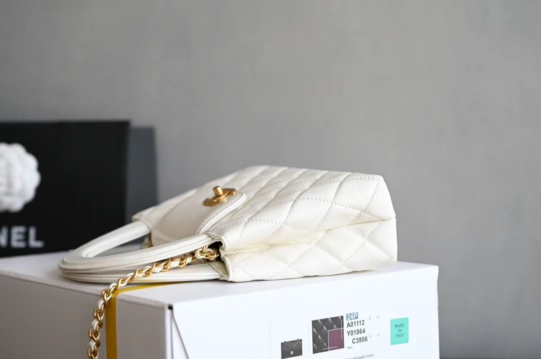 샤넬 미니 쇼핑백 샤이니 빈티지 카프스킨 & 골드 메탈 화이트