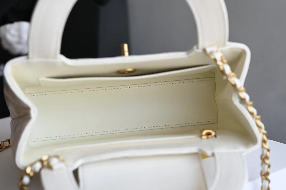 샤넬 미니 쇼핑백 샤이니 빈티지 카프스킨 & 골드 메탈 화이트