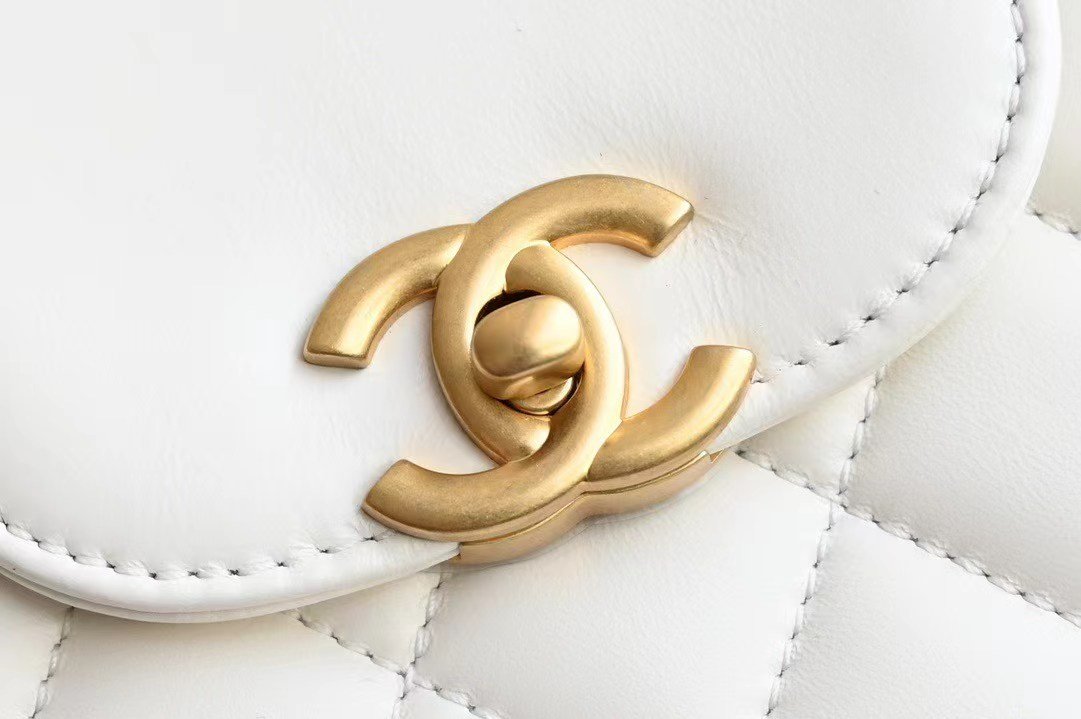 샤넬 미니 쇼핑백 샤이니 빈티지 카프스킨 & 골드 메탈 화이트