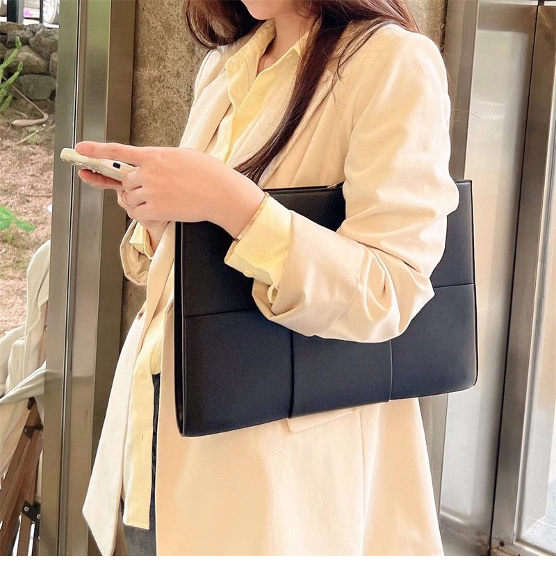 보테가 베네타 아르코 도큐먼트 케이스 “ 4 COLOR ”