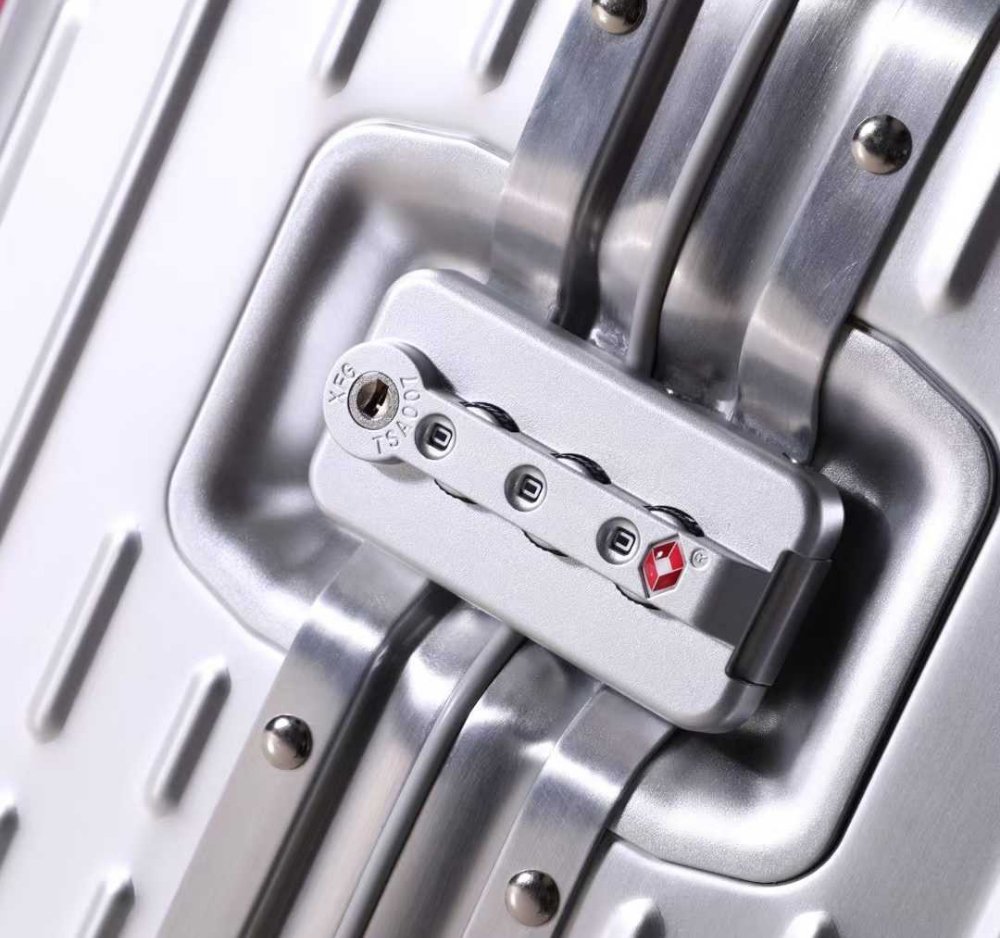 리모와 오리지널 캐빈 알루미늄 슈트케이스