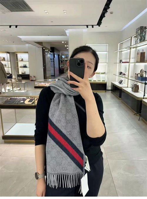 구찌 GG 웹 울 머플러