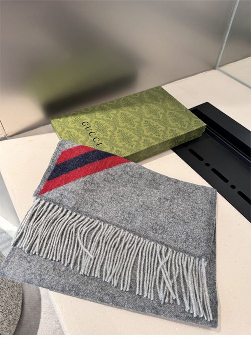 구찌 GG 웹 울 머플러