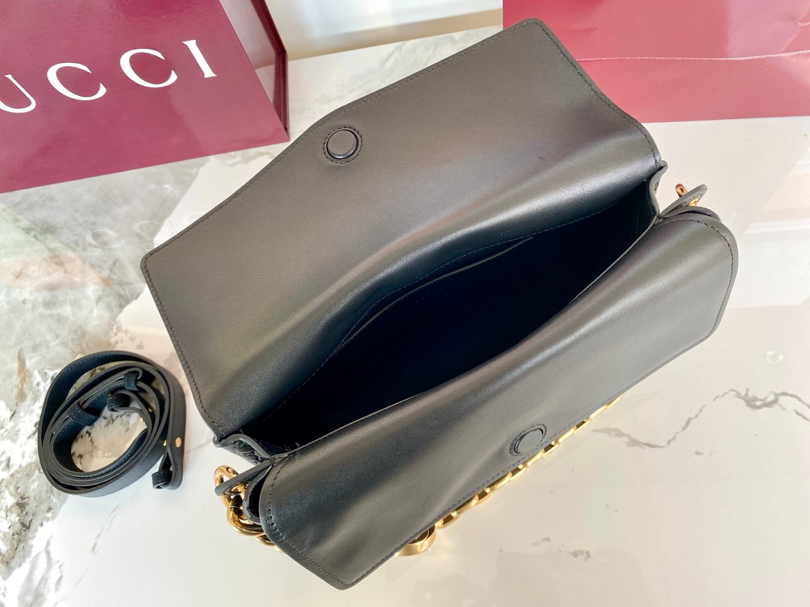 구찌 체인 미디움 숄더백