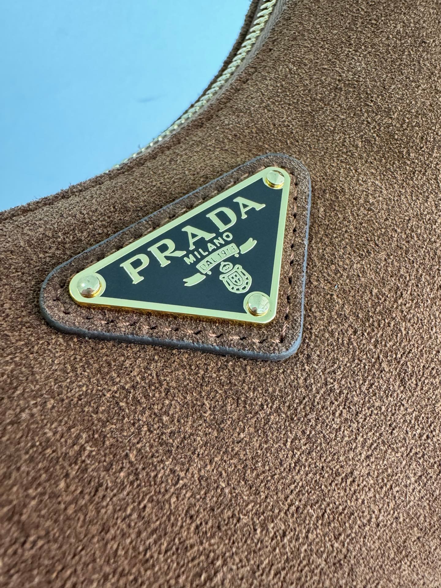 프라다 리에디션 2005 스웨이드 숄더백