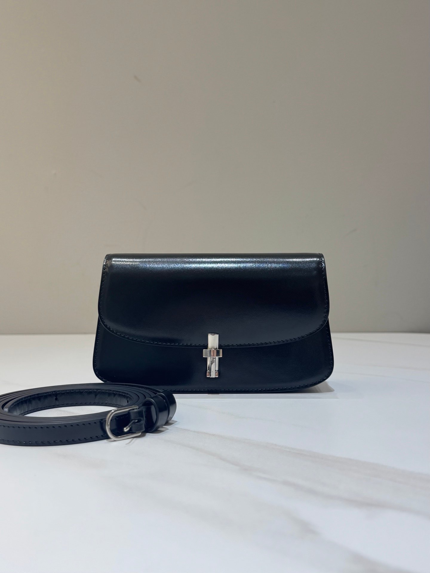 더로우 이스트 웨스트 소피아