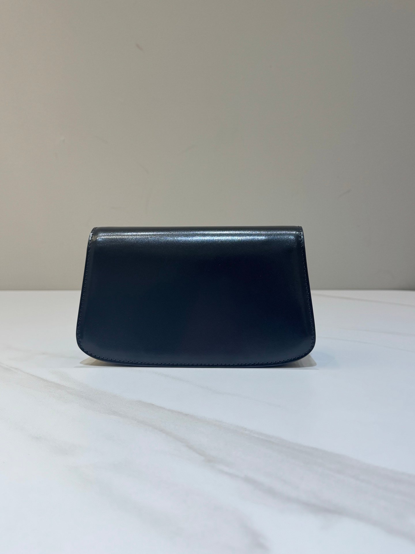 더로우 이스트 웨스트 소피아