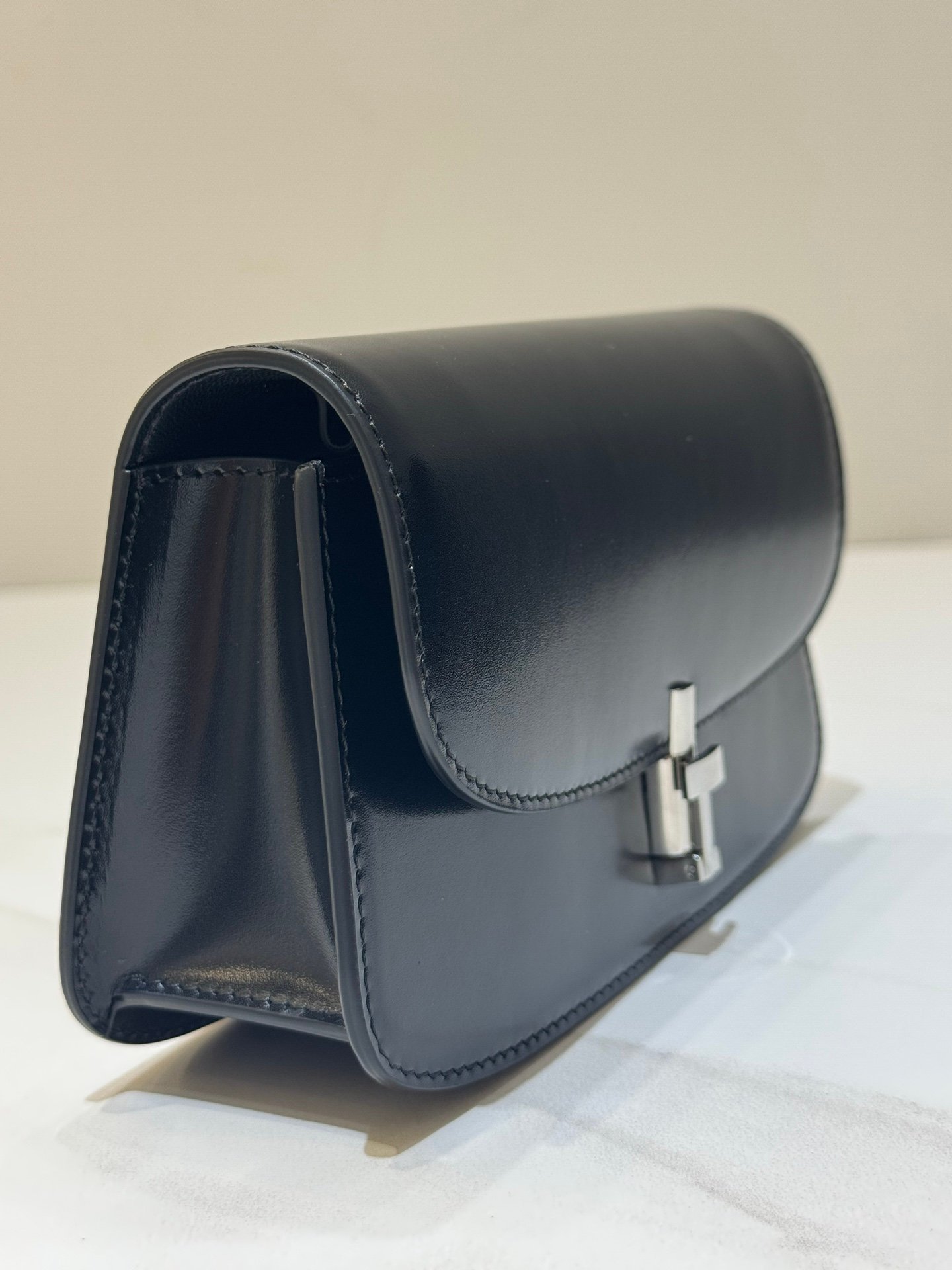 더로우 이스트 웨스트 소피아