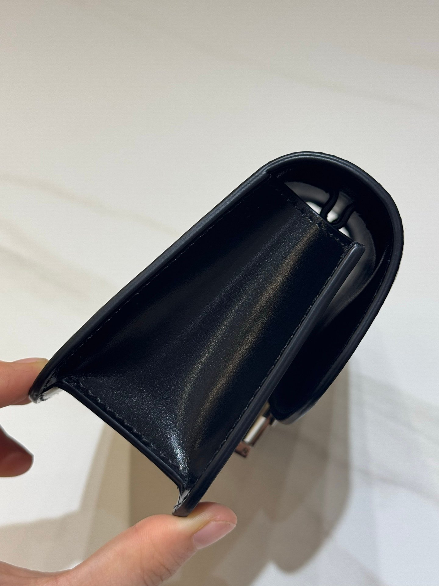 더로우 이스트 웨스트 소피아