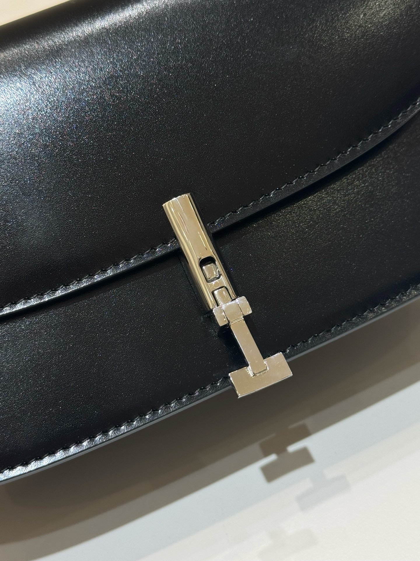 더로우 이스트 웨스트 소피아