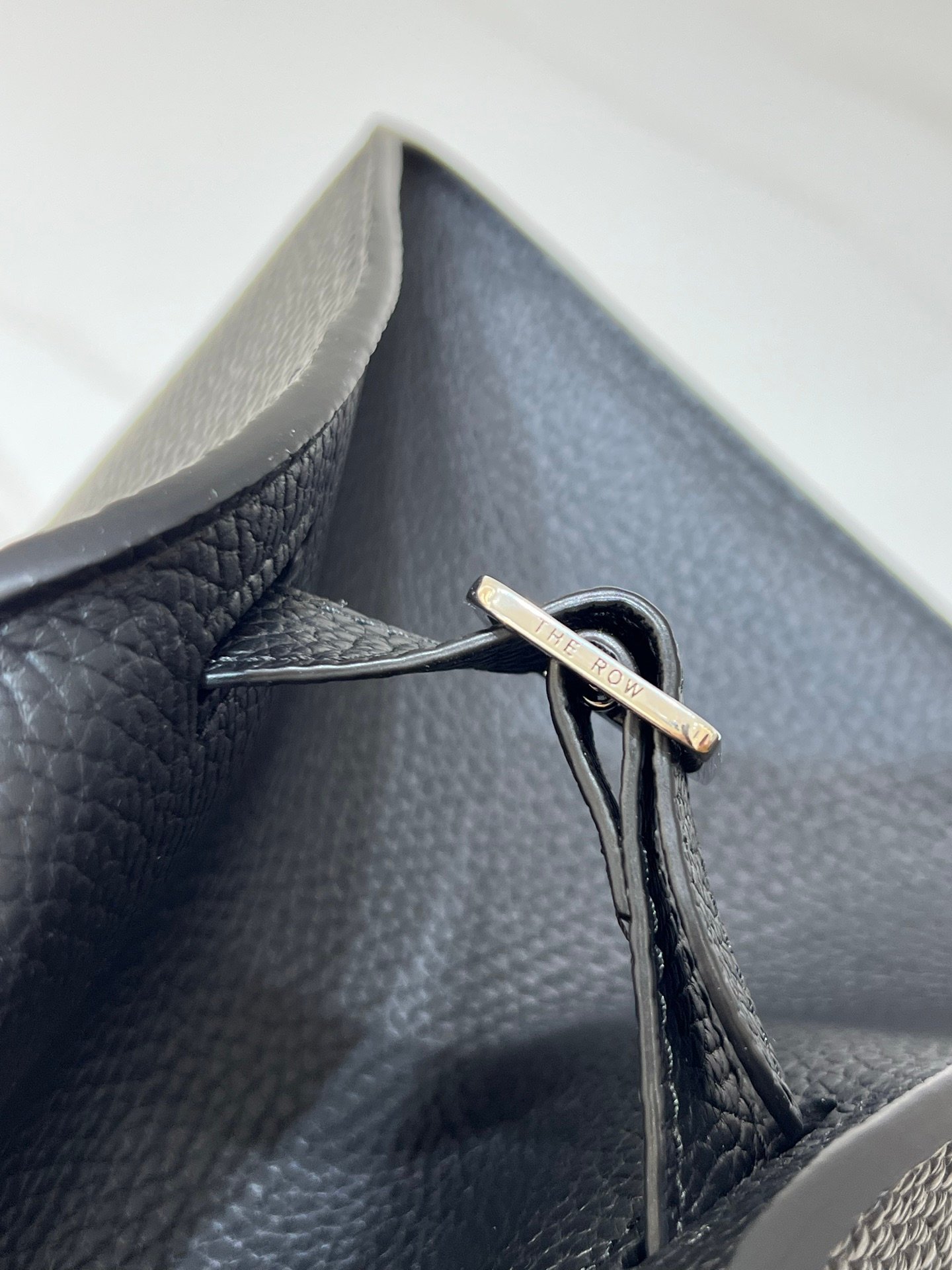 더로우 이스트 웨스트 마고 12