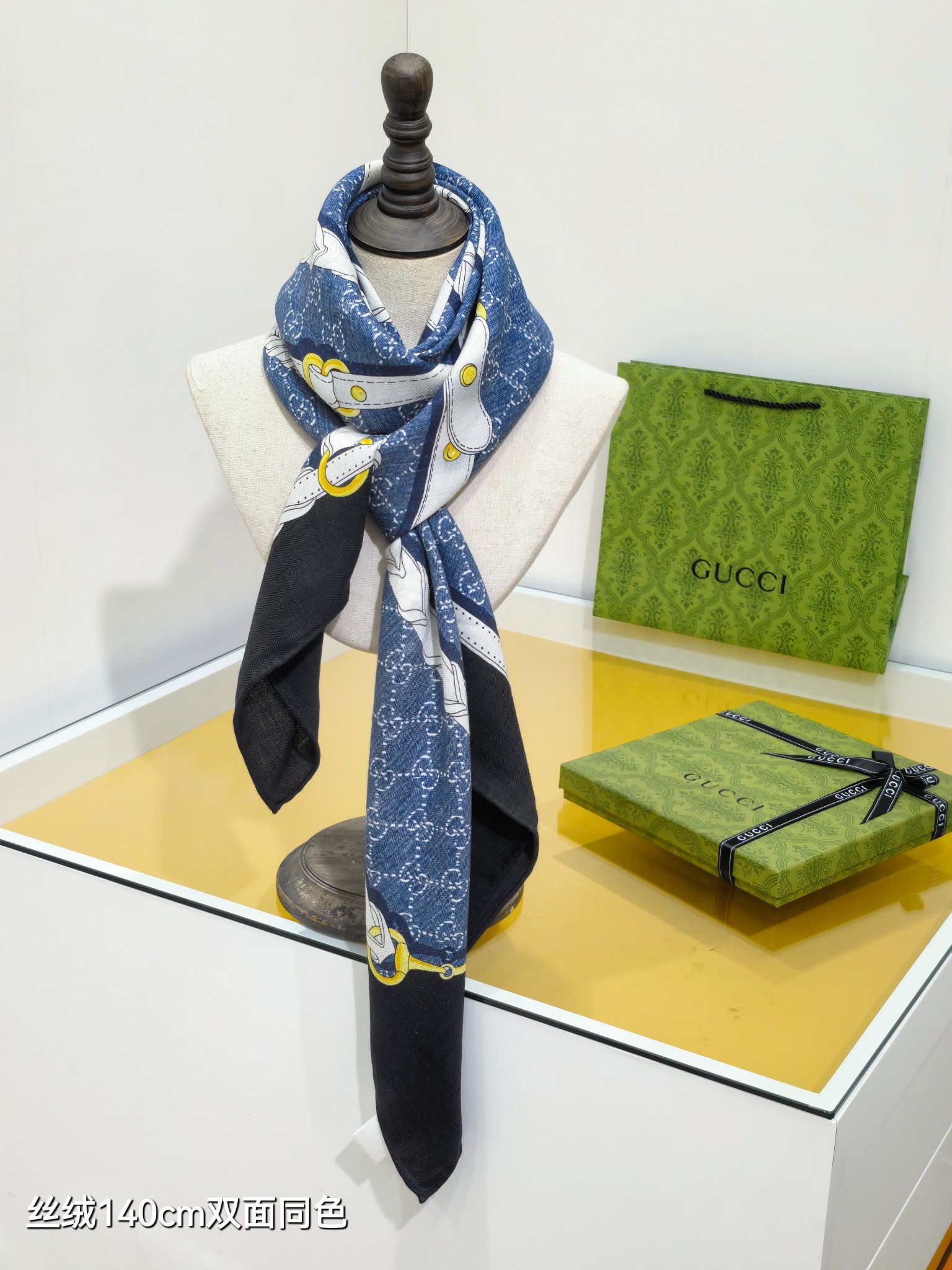 구찌 GG 홀스빗 하네스 프린트 실크 울 숄