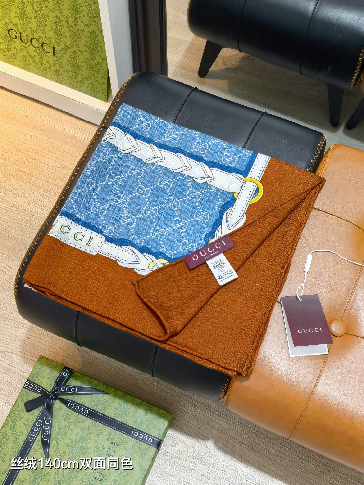 구찌 GG 홀스빗 하네스 프린트 실크 울 숄