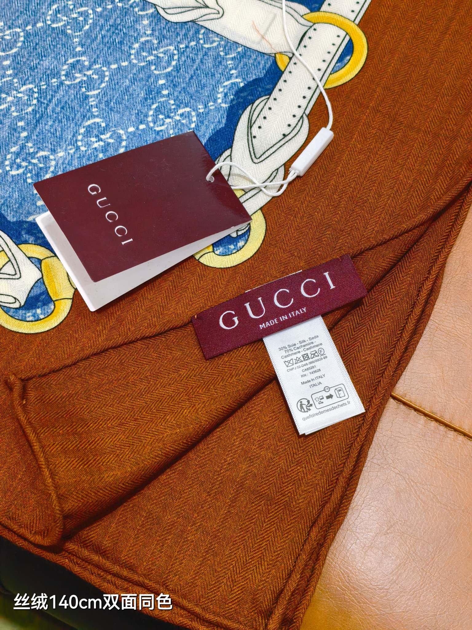 구찌 GG 홀스빗 하네스 프린트 실크 울 숄