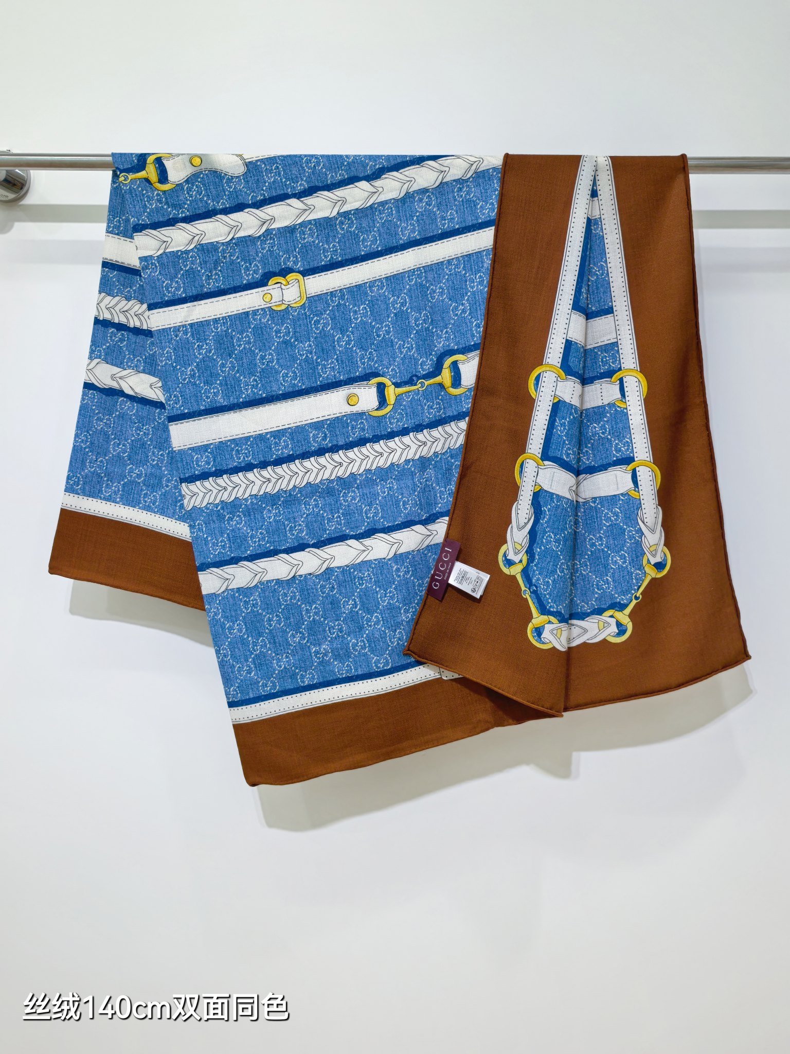 구찌 GG 홀스빗 하네스 프린트 실크 울 숄