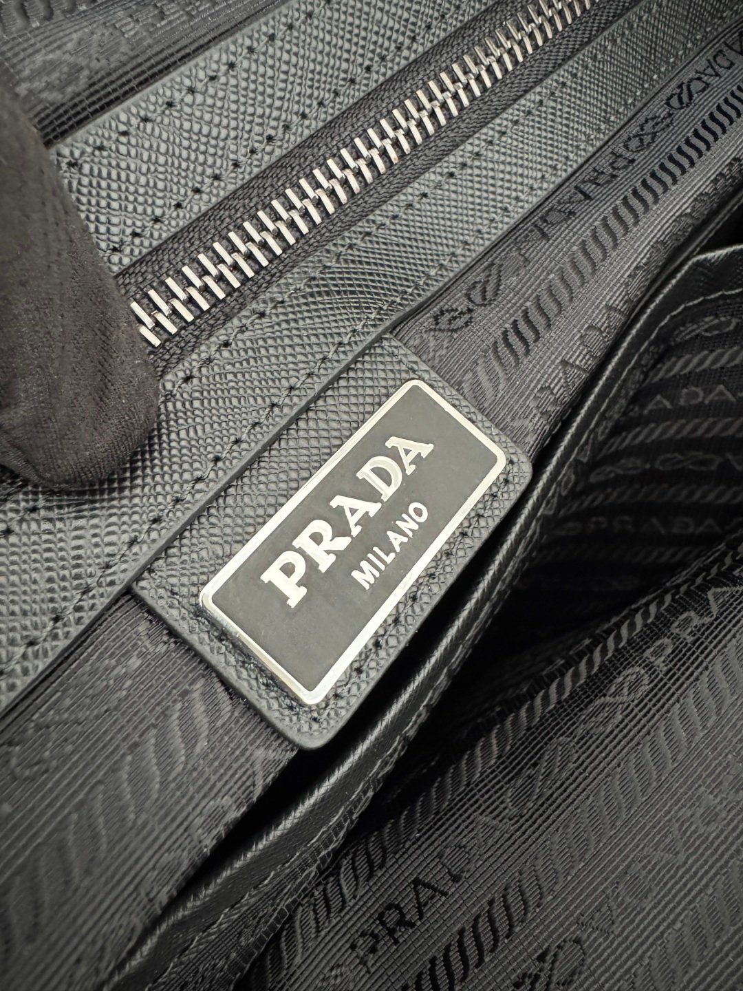 프라다 리나일론 사피아노 브리프 케이스