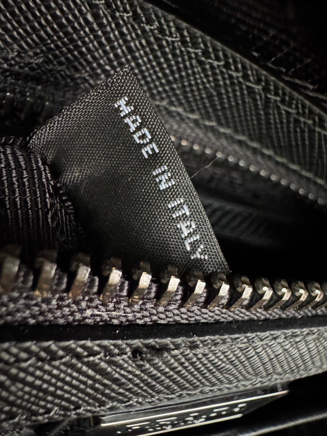 프라다 리나일론 사피아노 브리프 케이스