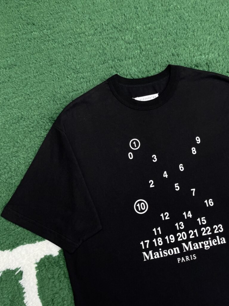 마르지엘라 뉴메릭 로고 반팔 티셔츠 블랙