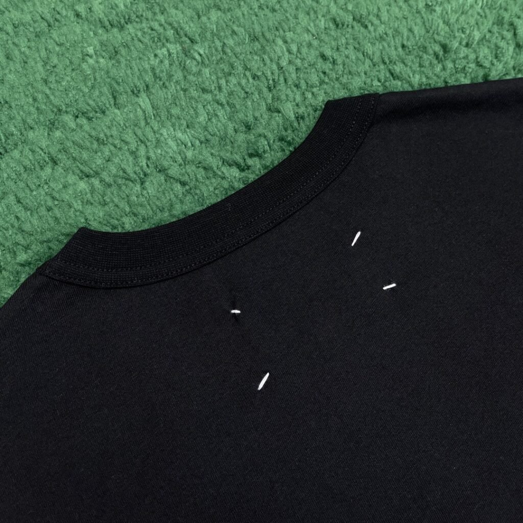 마르지엘라 뉴메릭 로고 반팔 티셔츠 블랙