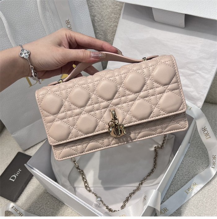 디올 미스 디올 미니 체인백 파우더 핑크 까나쥬