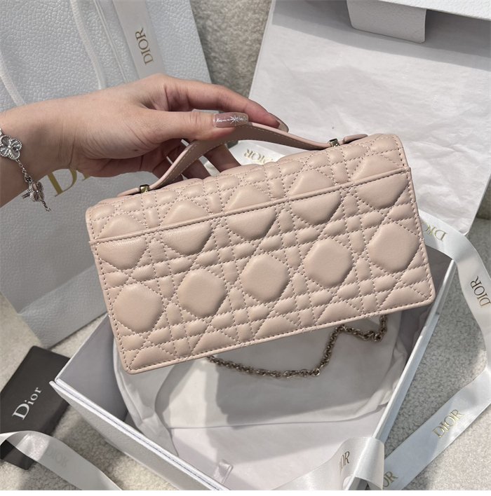 디올 미스 디올 미니 체인백 파우더 핑크 까나쥬