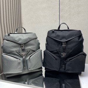 프라다 리나일론 트라이앵글 로고 포켓 레더 백팩