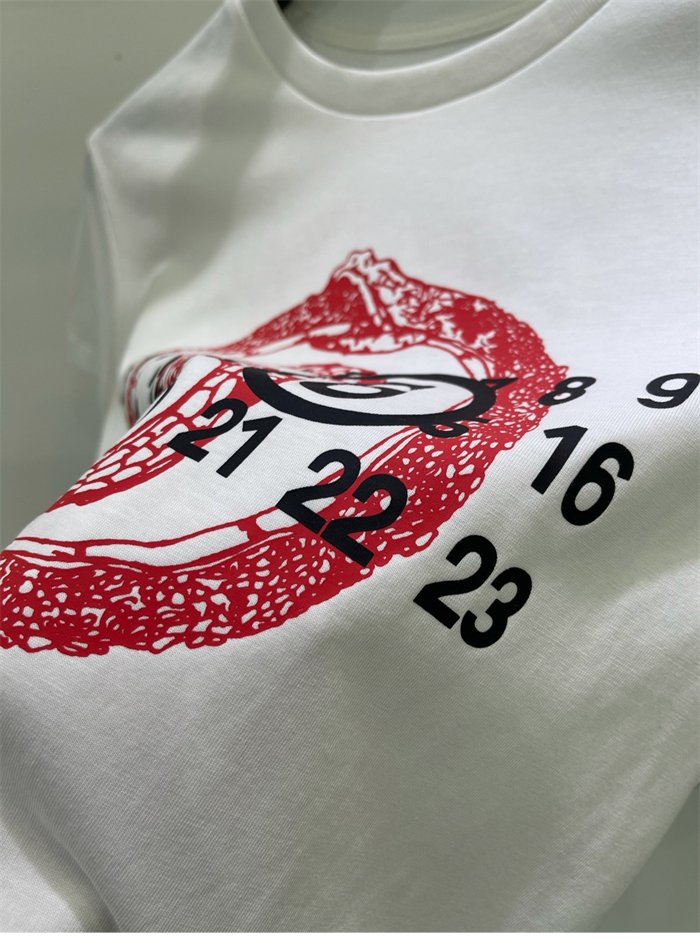 메종 마르지엘라 이어 오브 더 스네이크 반팔 티셔츠