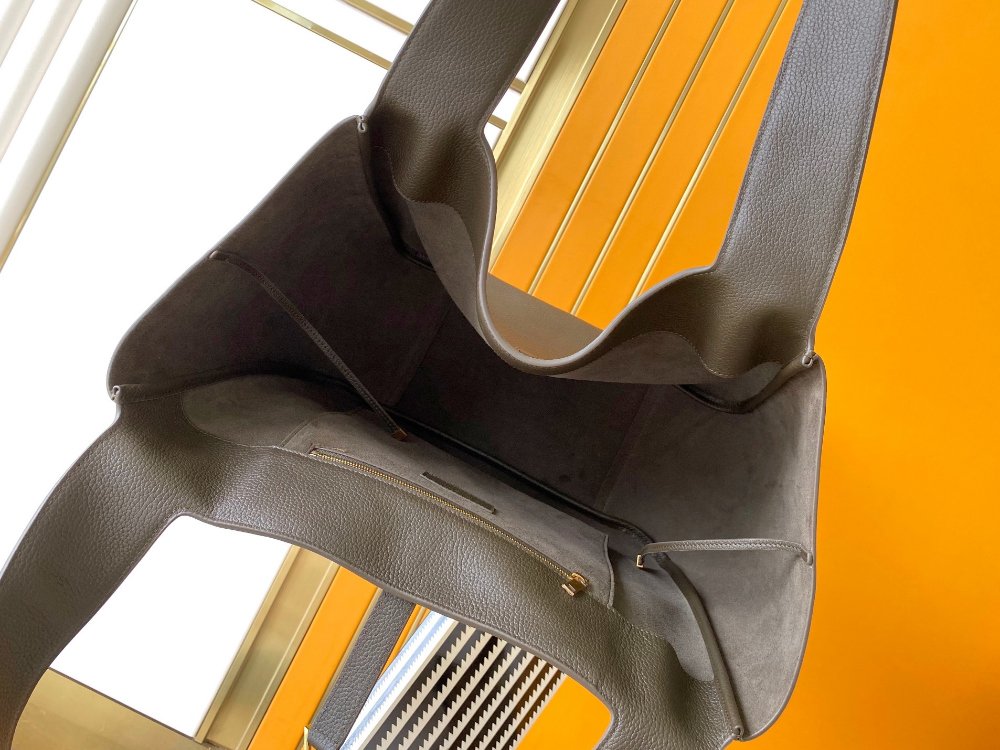 생로랑 Le 5 À 7 Bea In Grained Leather