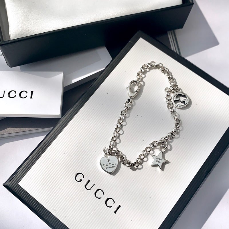 구찌 인터로킹 G 실버 팔찌