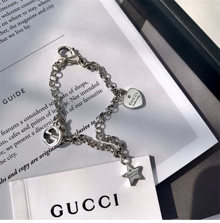 구찌 인터로킹 G 실버 팔찌