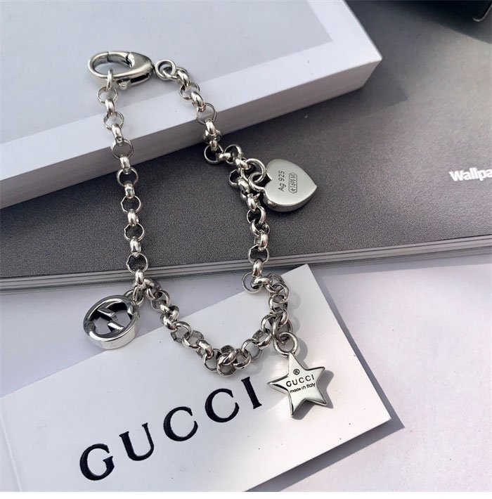 구찌 인터로킹 G 실버 팔찌