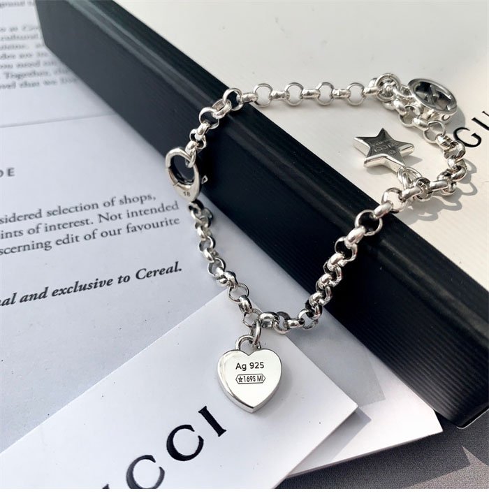 구찌 인터로킹 G 실버 팔찌