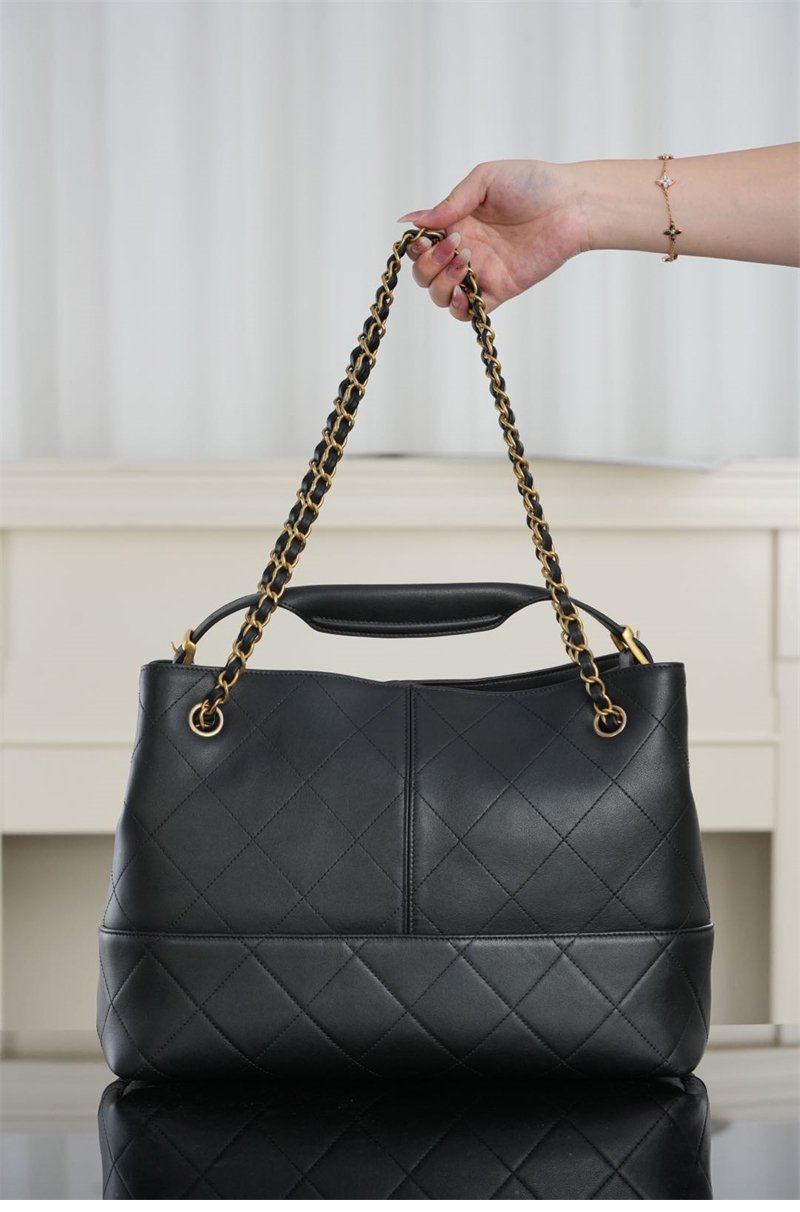 샤넬 카프스킨 골드메탈 25백