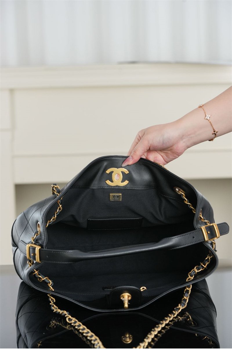 샤넬 카프스킨 골드메탈 25백