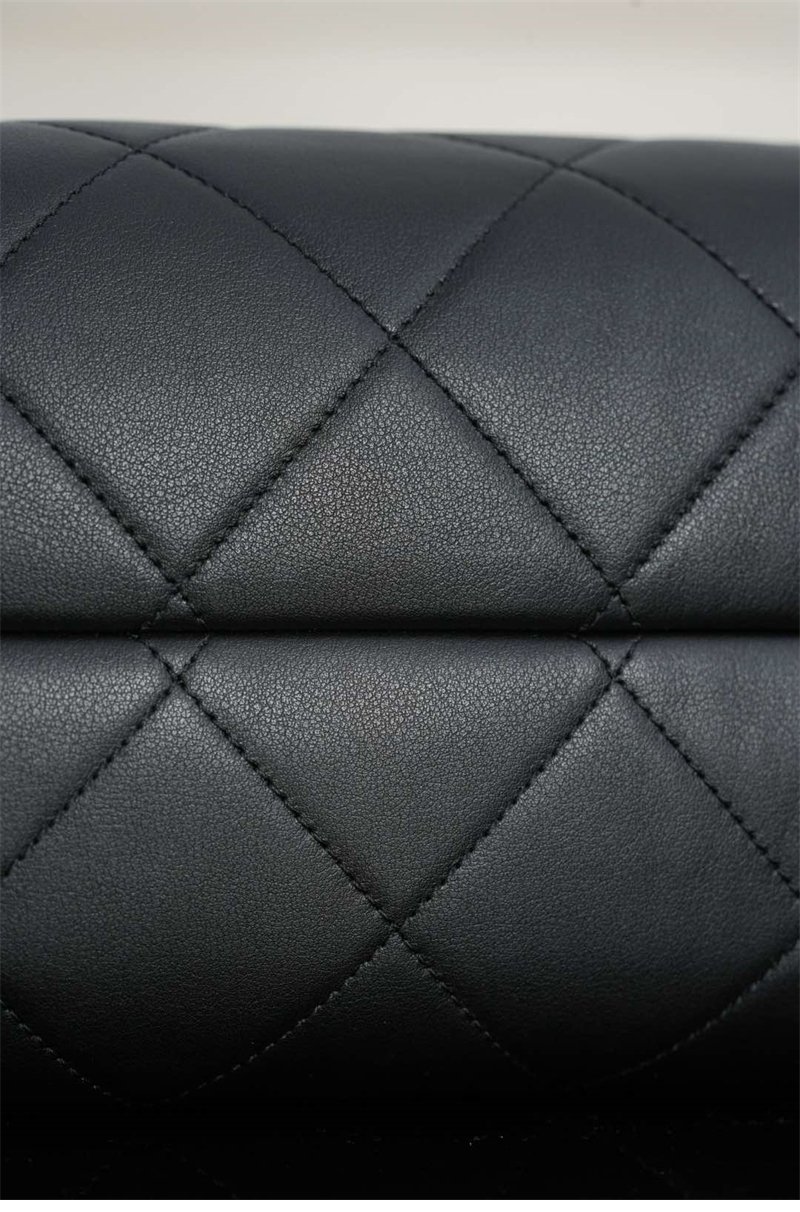 샤넬 카프스킨 골드메탈 25백