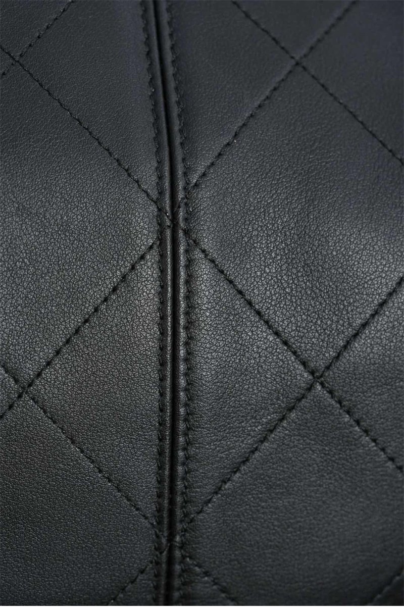 샤넬 카프스킨 골드메탈 25백