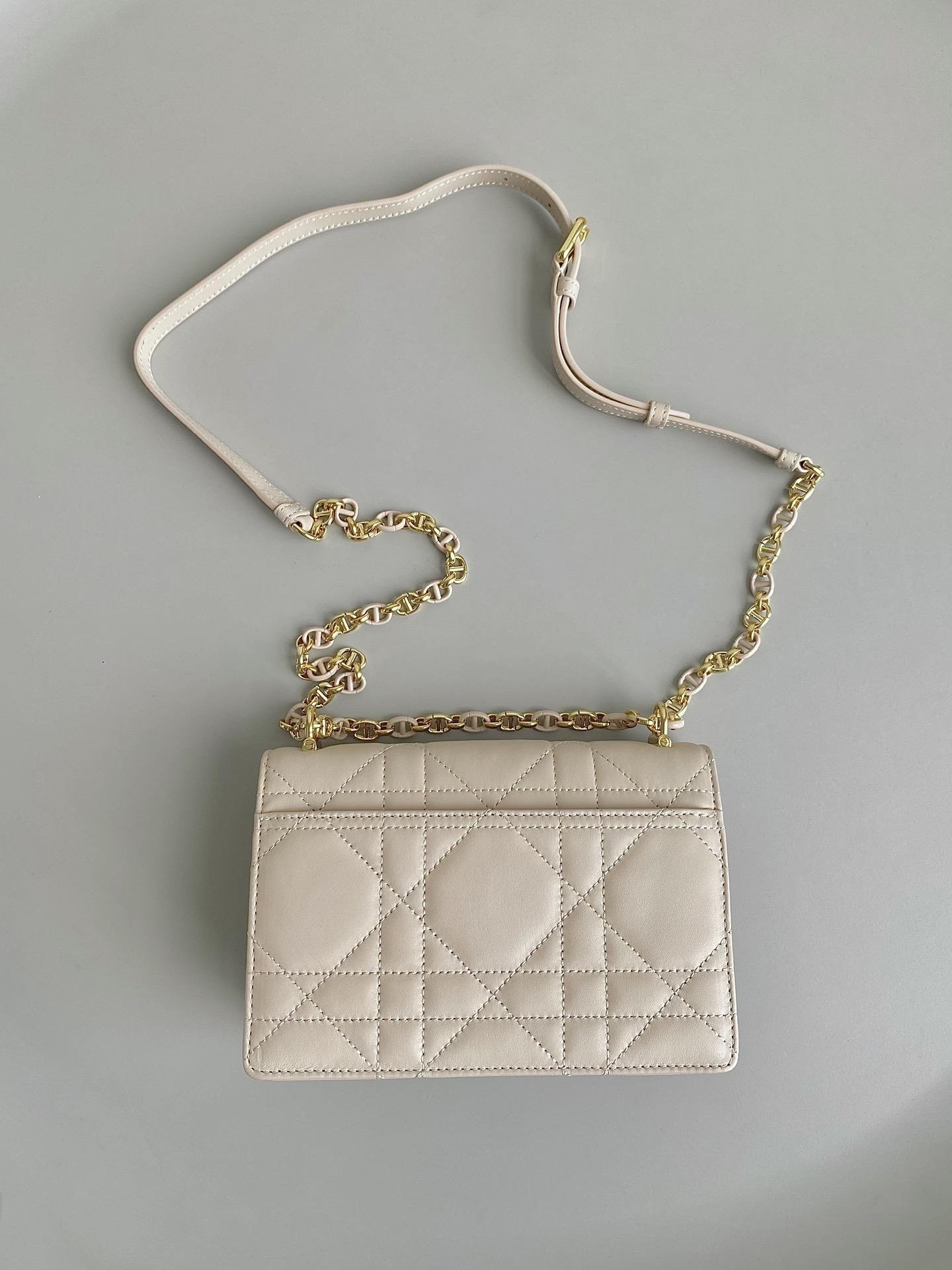 디올 Miss Caro Mini