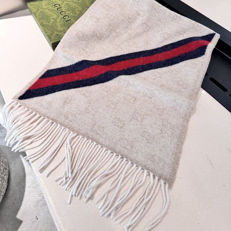 구찌 GG 웹 울 머플러