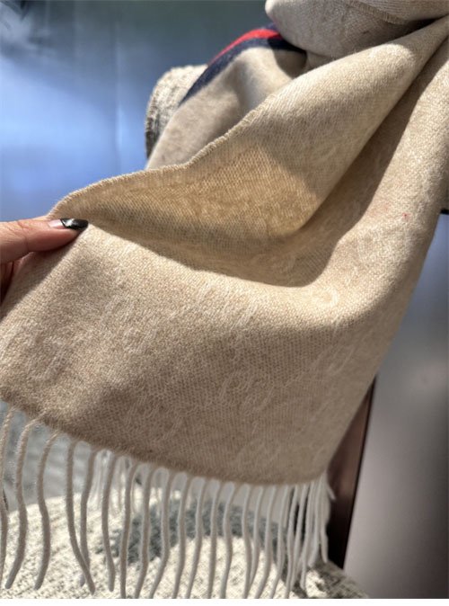 구찌 GG 웹 울 머플러