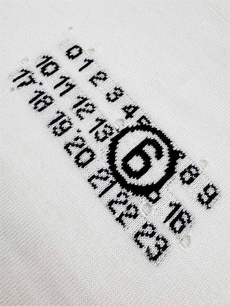 메종마르지엘라 뉴메릭 시그니처 MM6 스웨터
