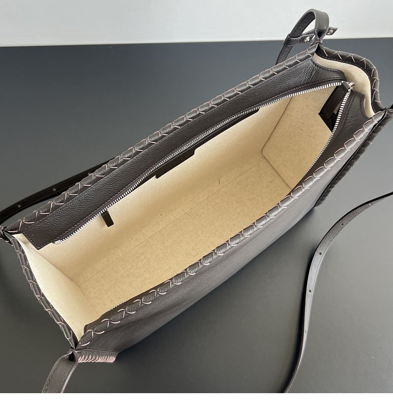 보테가 베네타 코리에레 메신저백 826852