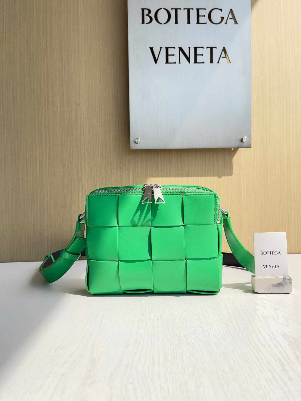 보테가 베네타 Cassette Camera Bag