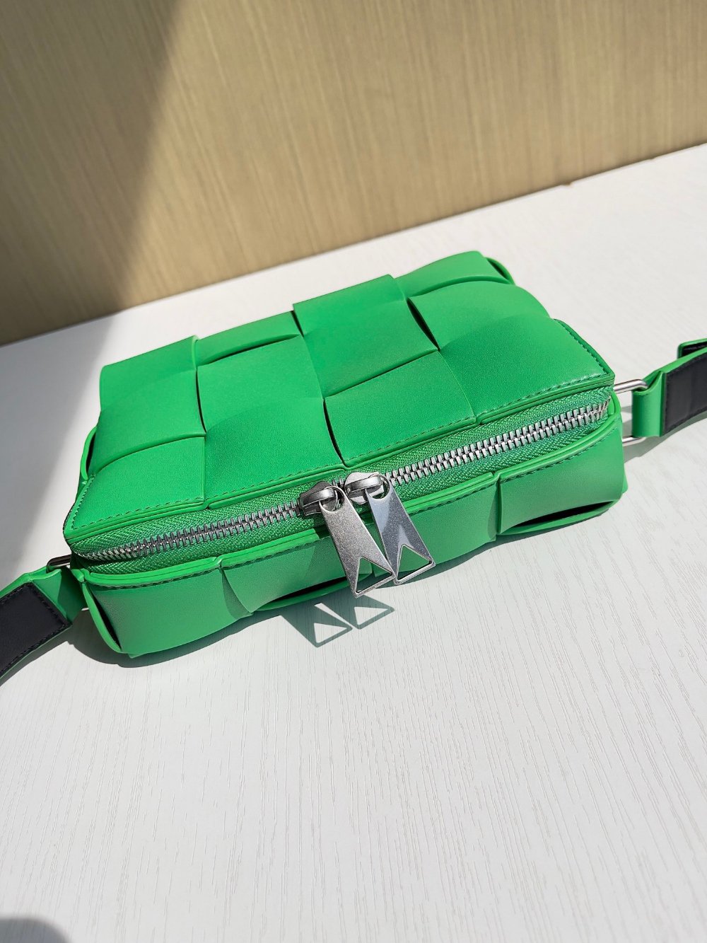 보테가 베네타 Cassette Camera Bag