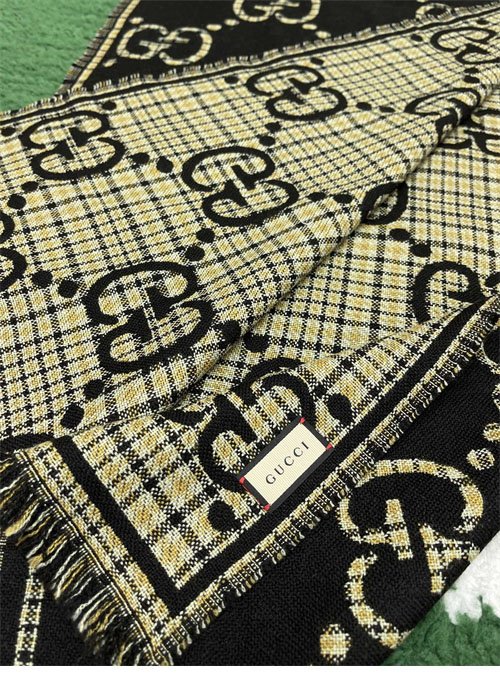 구찌 체크 GG 울 스카프