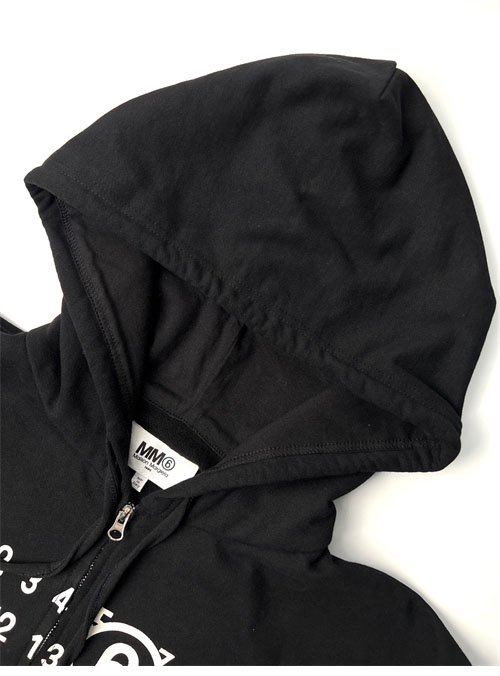 메종마르지엘라 MM6 넘버드 로고 프린트 반집업 후디