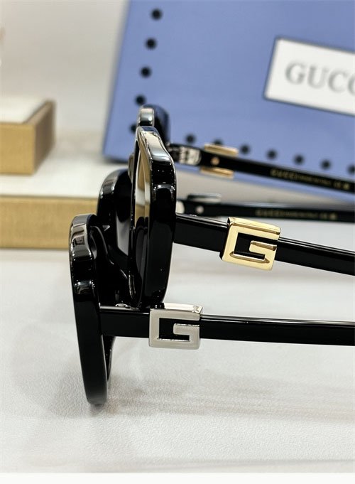 구찌 스페셜 핏 타원형 선글라스 GGGG1684S