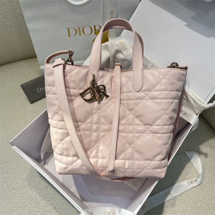 디올 뚜주흐 미디엄 버티컬 토트백 페일 핑크 매크로까나쥬