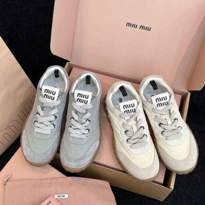 미우미우 타이어 기능성 소재 스니커즈