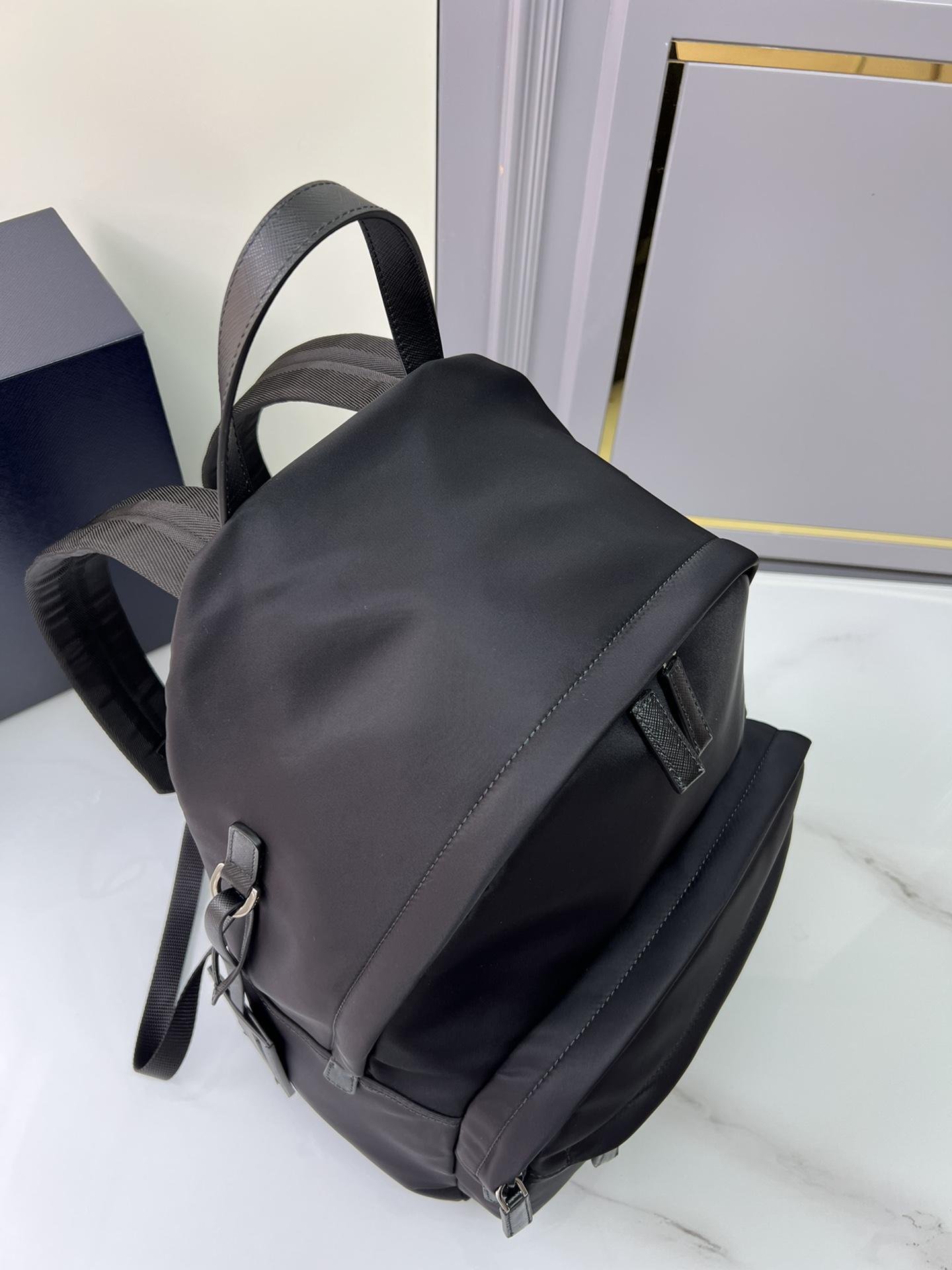 프라다 Nylon Triangle Logo Backpack